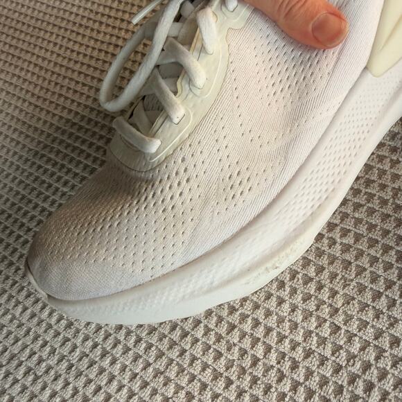 Lululemon Women's Beyondfeel Running Shoe Size 8.5 White Light Vapor/Silver Drop - Picture 4 of 9